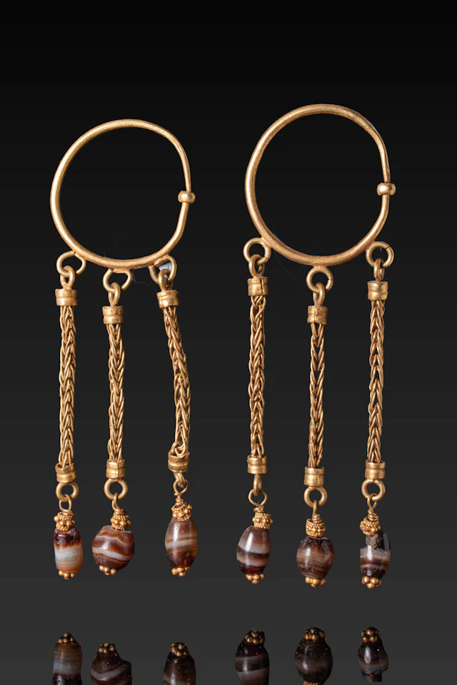 MATCHED PAIR OF BYZANTINE HIGH KARAT GOLD AND BANDED AGATE EARRINGS