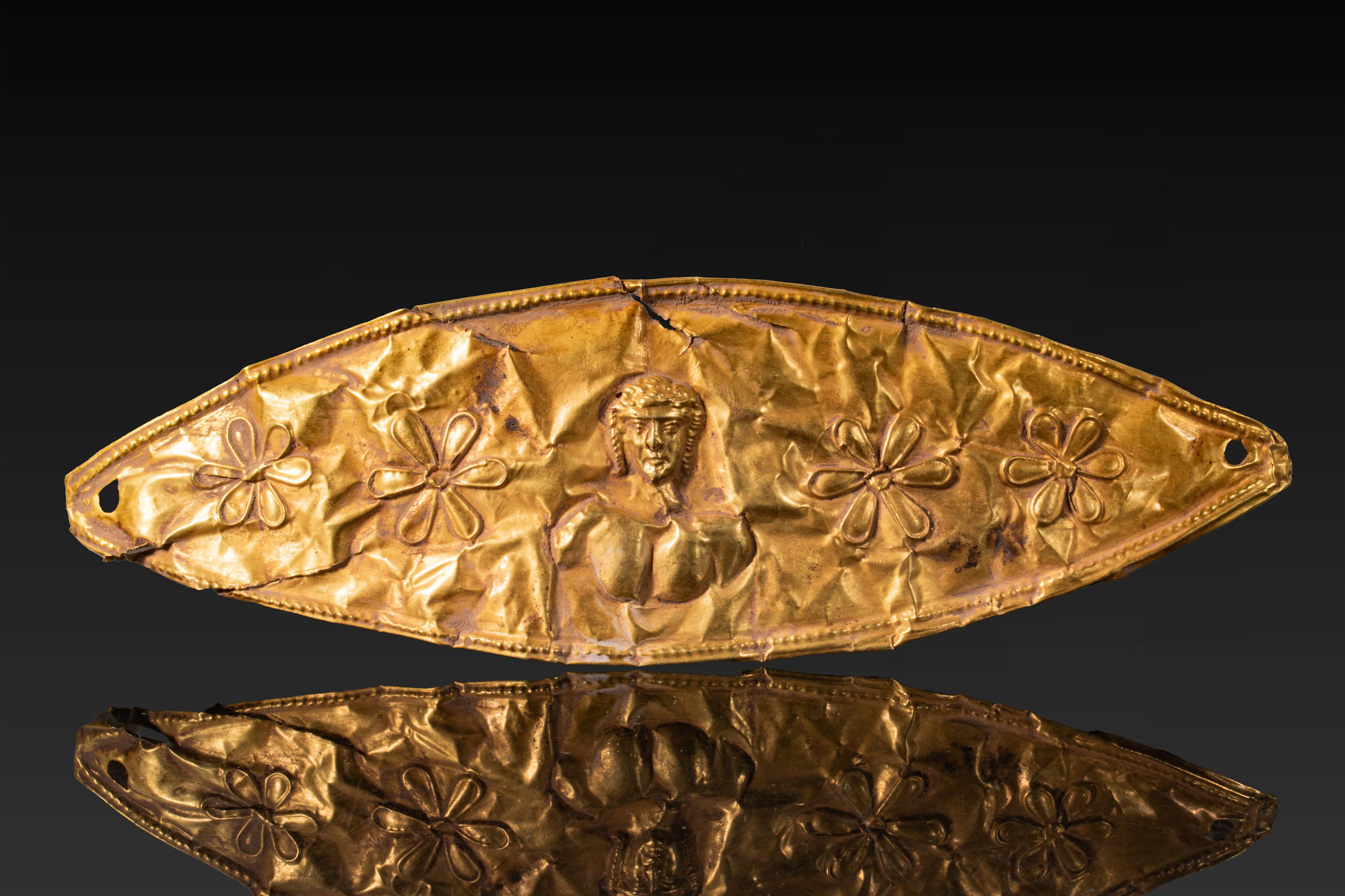 GREEK GOLD DIADEM WITH ATHLETE FLANKED BY ROSETTES