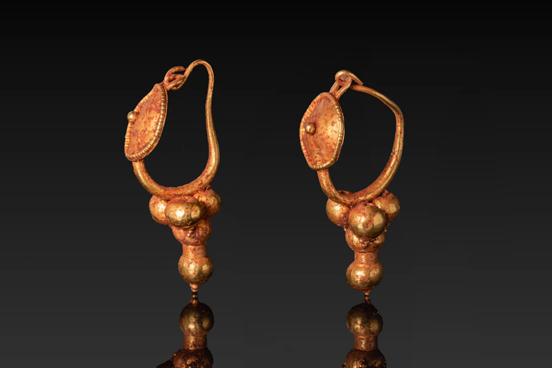 MATCHED PAIR OF ROMAN HIGH KARAT GOLD EARRINGS