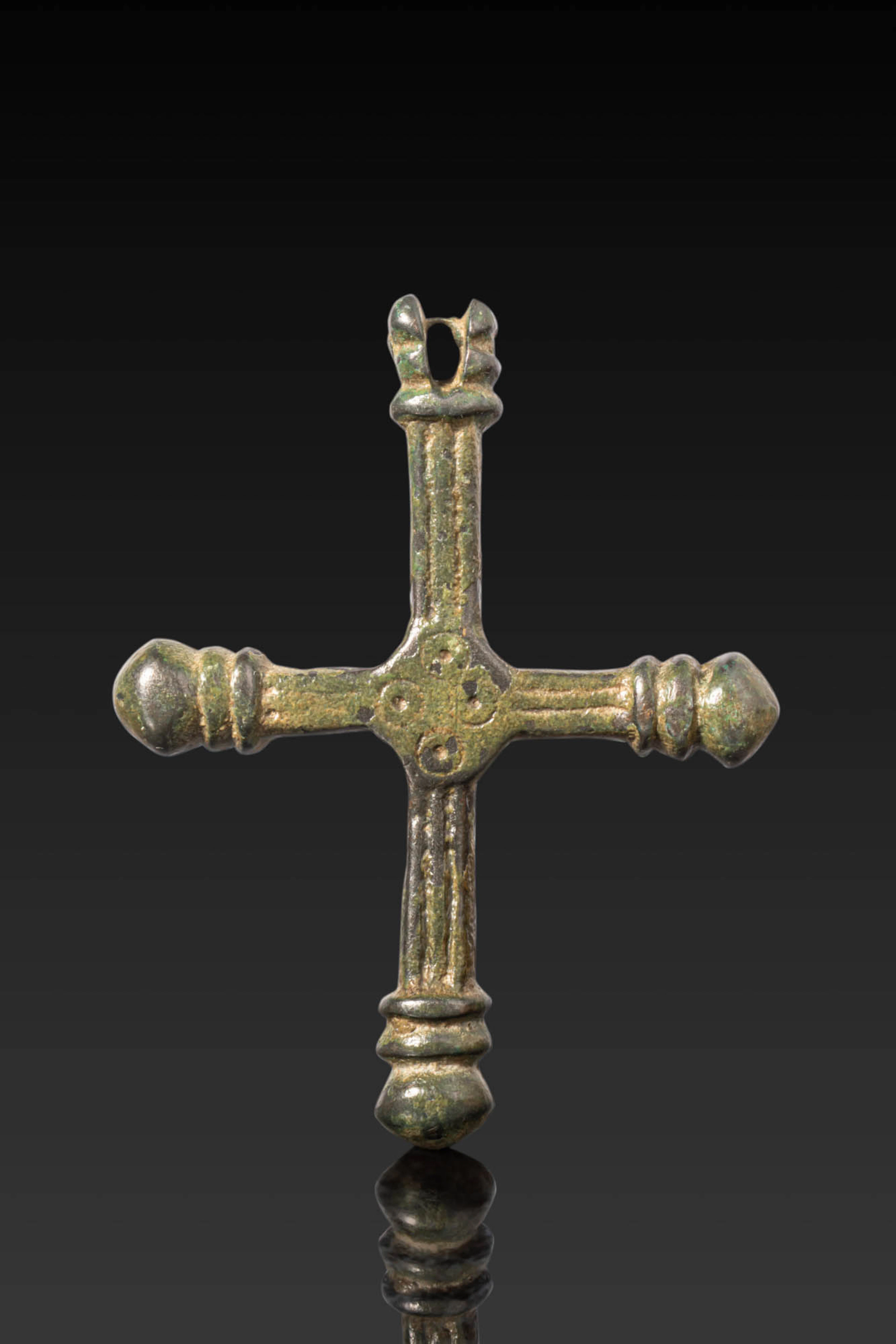 BYZANTINE BRONZE CROSS PENDANT WITH STAMPED CENTRAL MOTIF