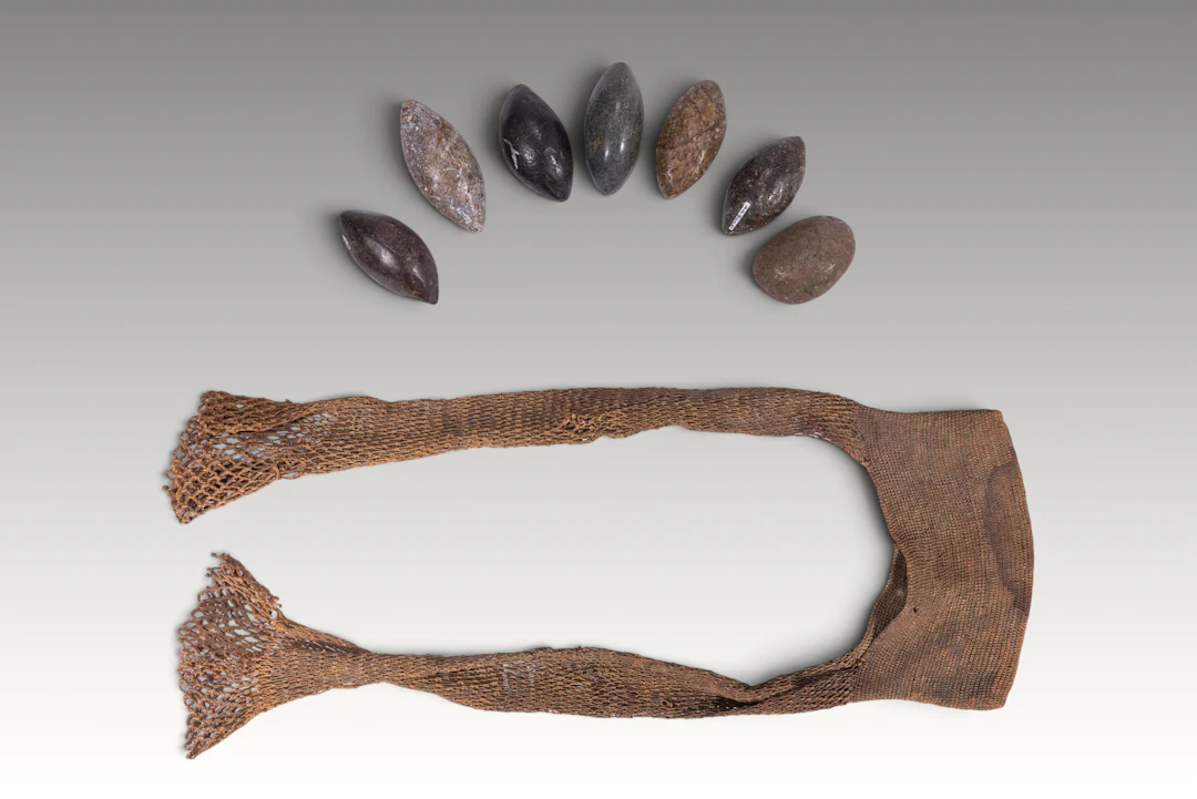 NEW CALEDONIAN SLING STONES