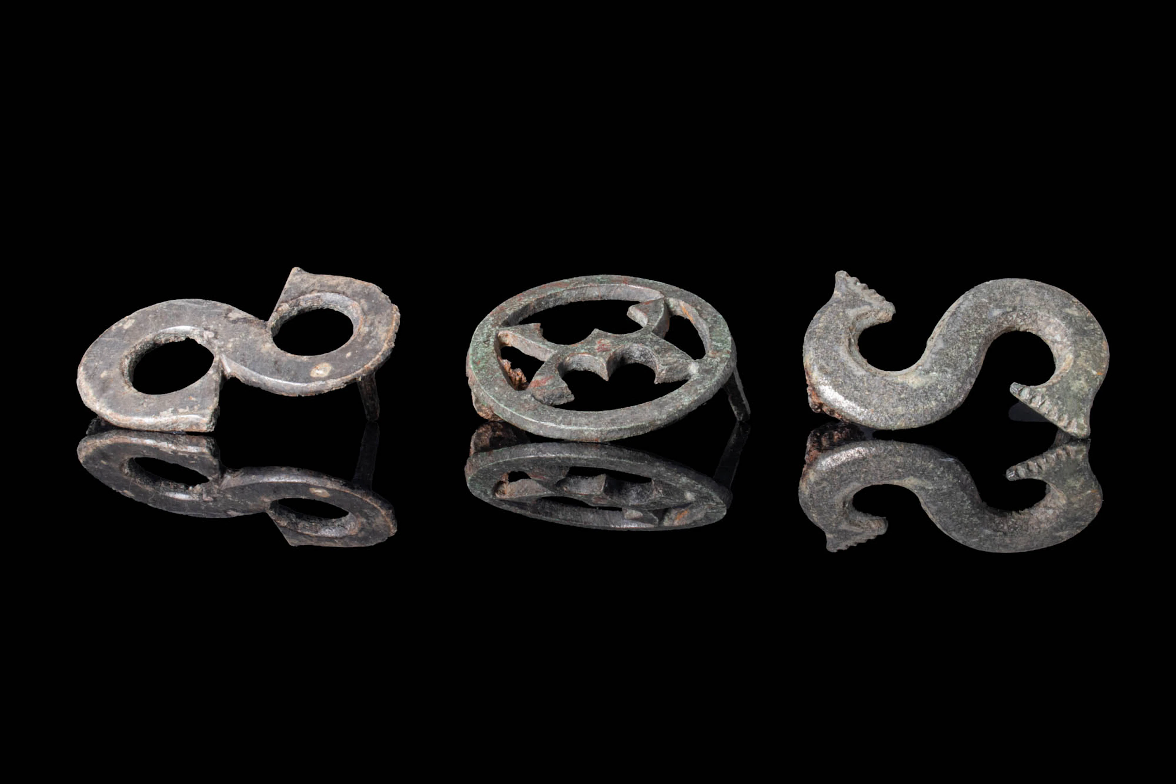 COLLECTION OF ROMAN BRONZE LEGIONARY BROOCHES