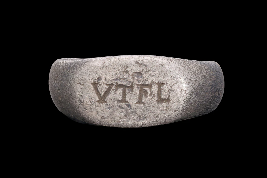 ROMAN SILVER RING WITH 'VTERE FELIX' INSCRIPTION