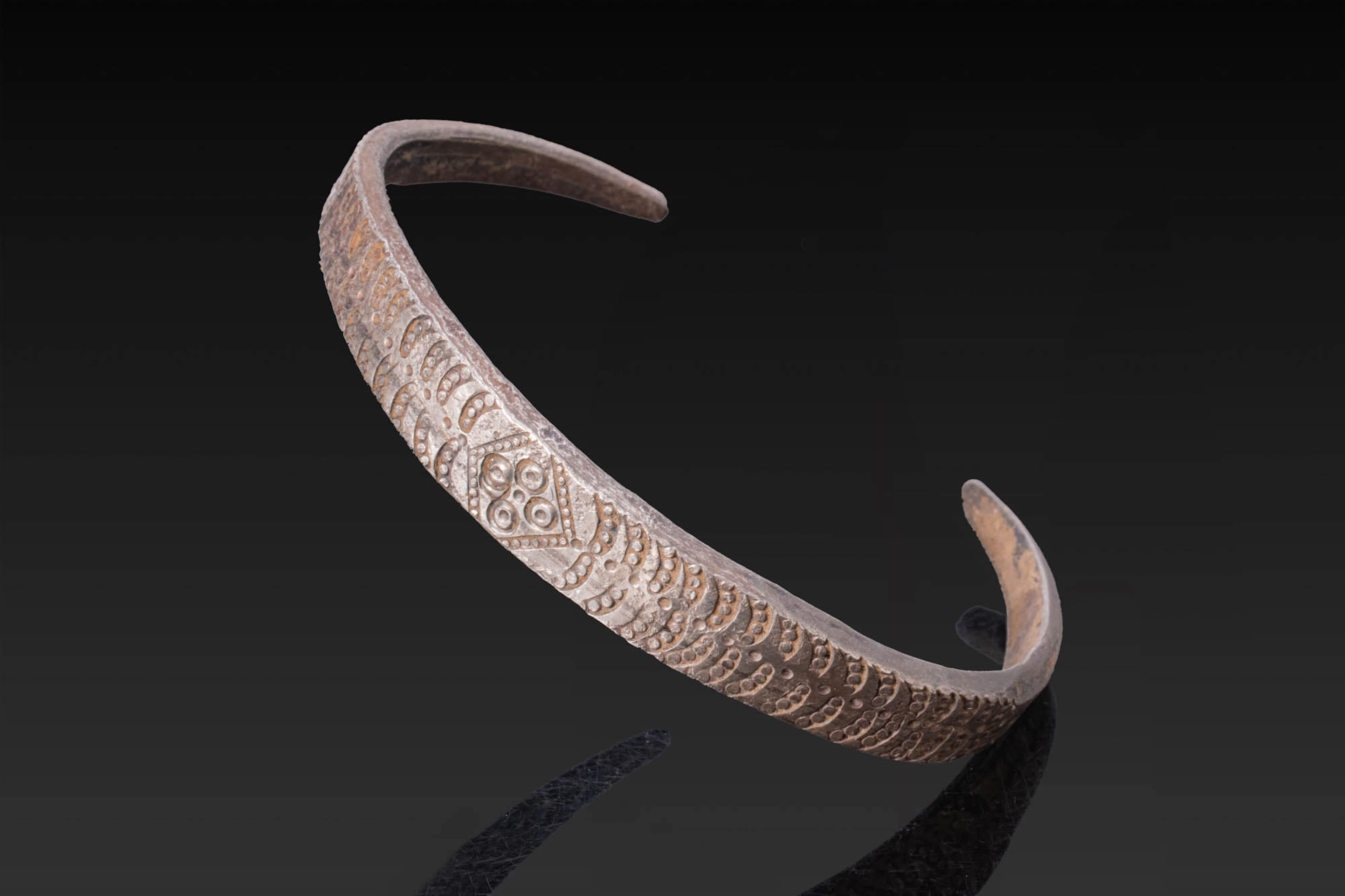 VIKING SILVER BRACELET WITH PUNCHED DECORATION