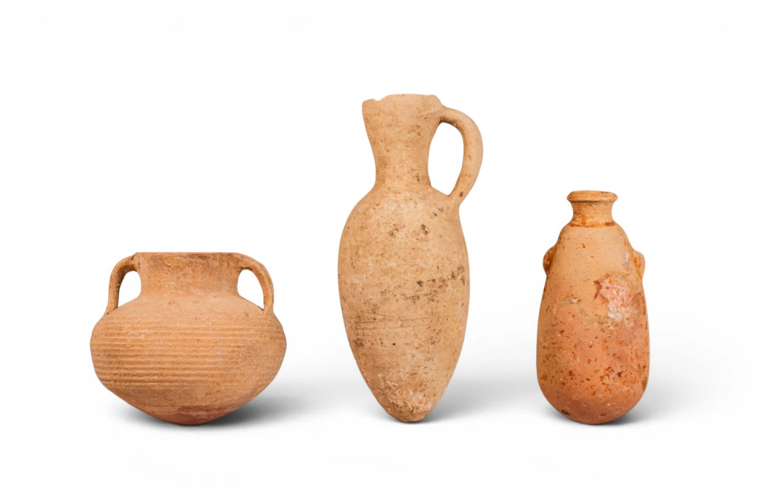 COLLECTION OF GREEK FINE TERRACOTTA VESSELS