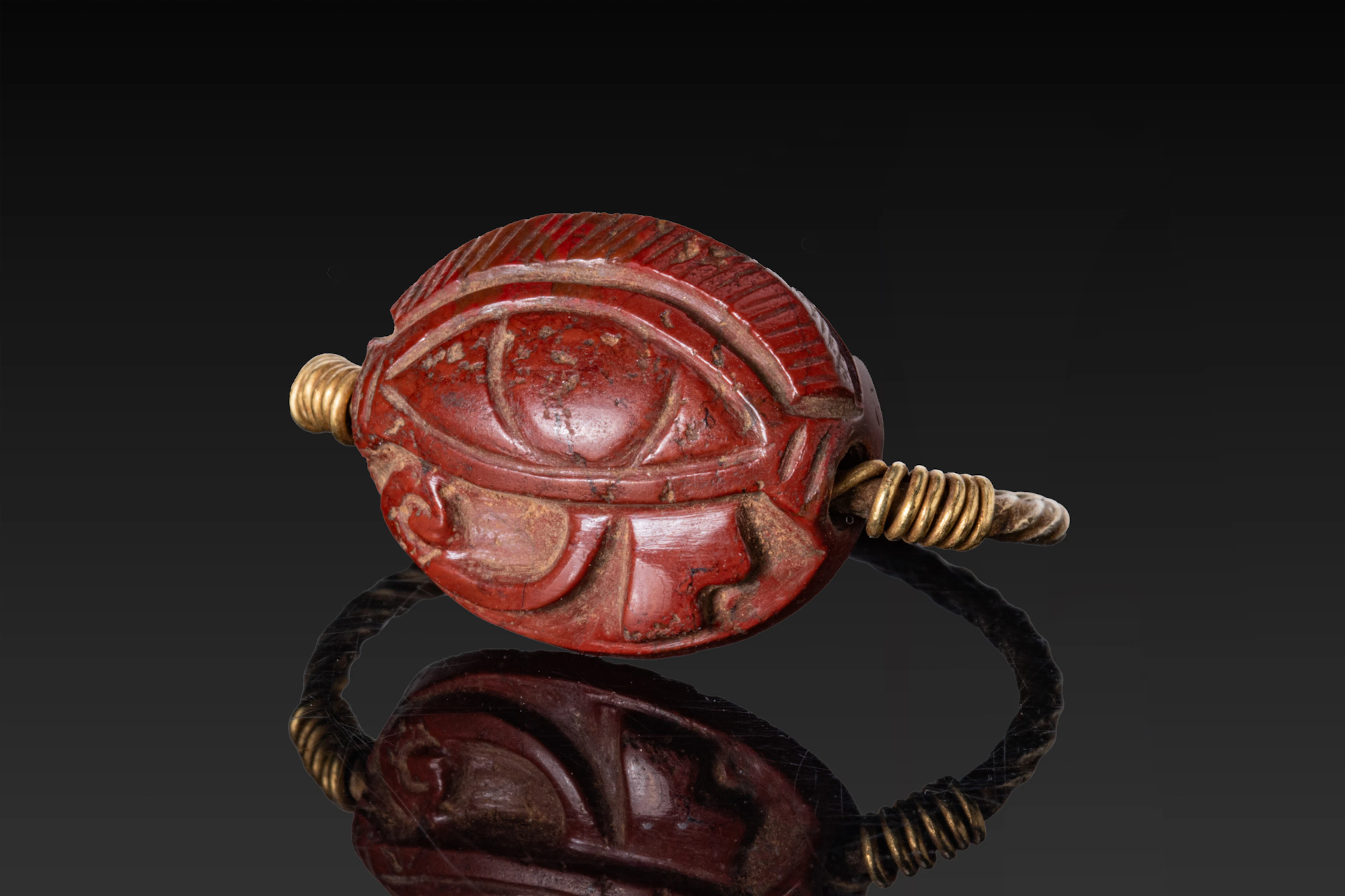EGYPTIAN RED JASPER SCARABOID WITH WEDJAT EYE IN SILVER-GILT RING