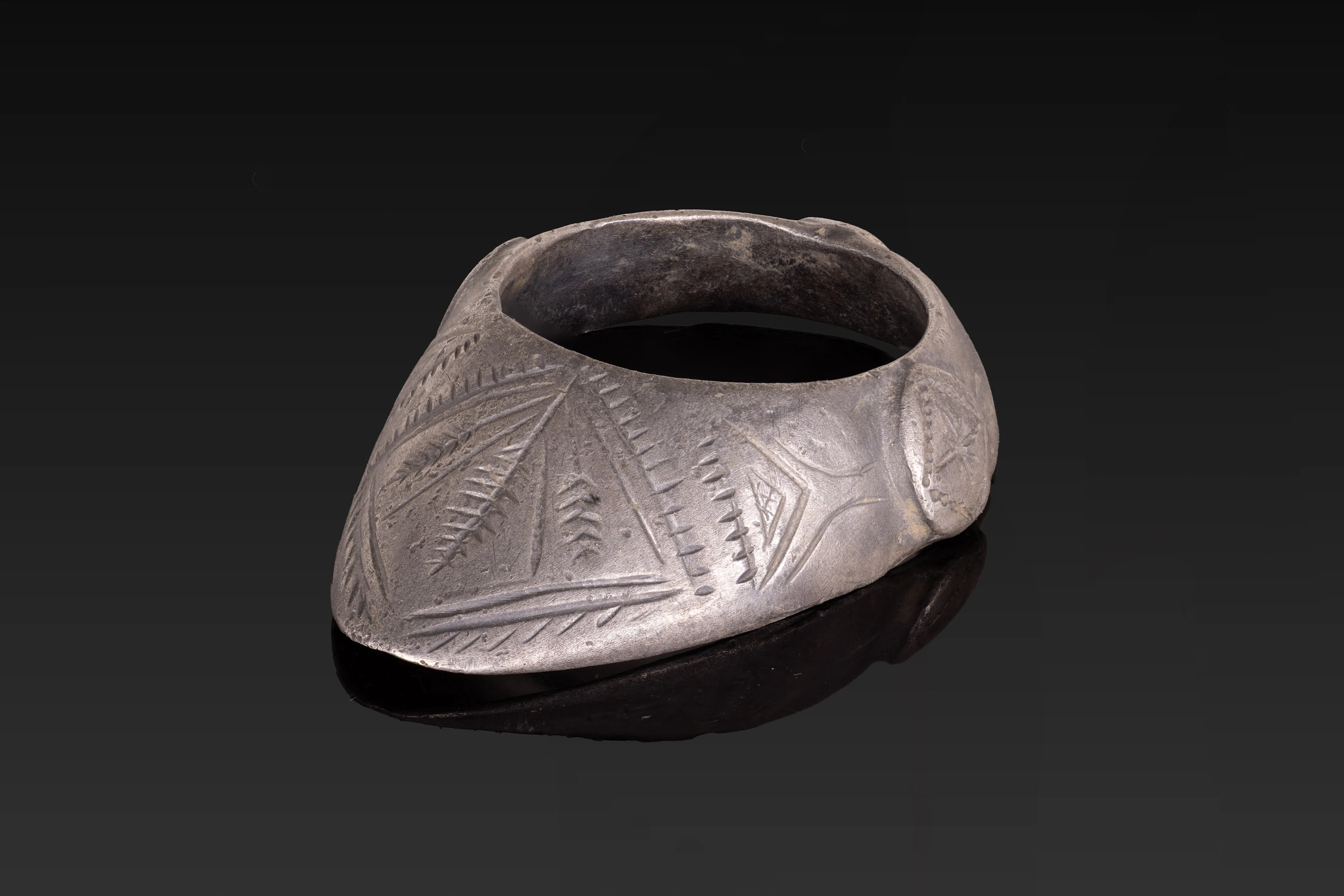 LARGE BYZANTINE SILVER ARCHER'S RING