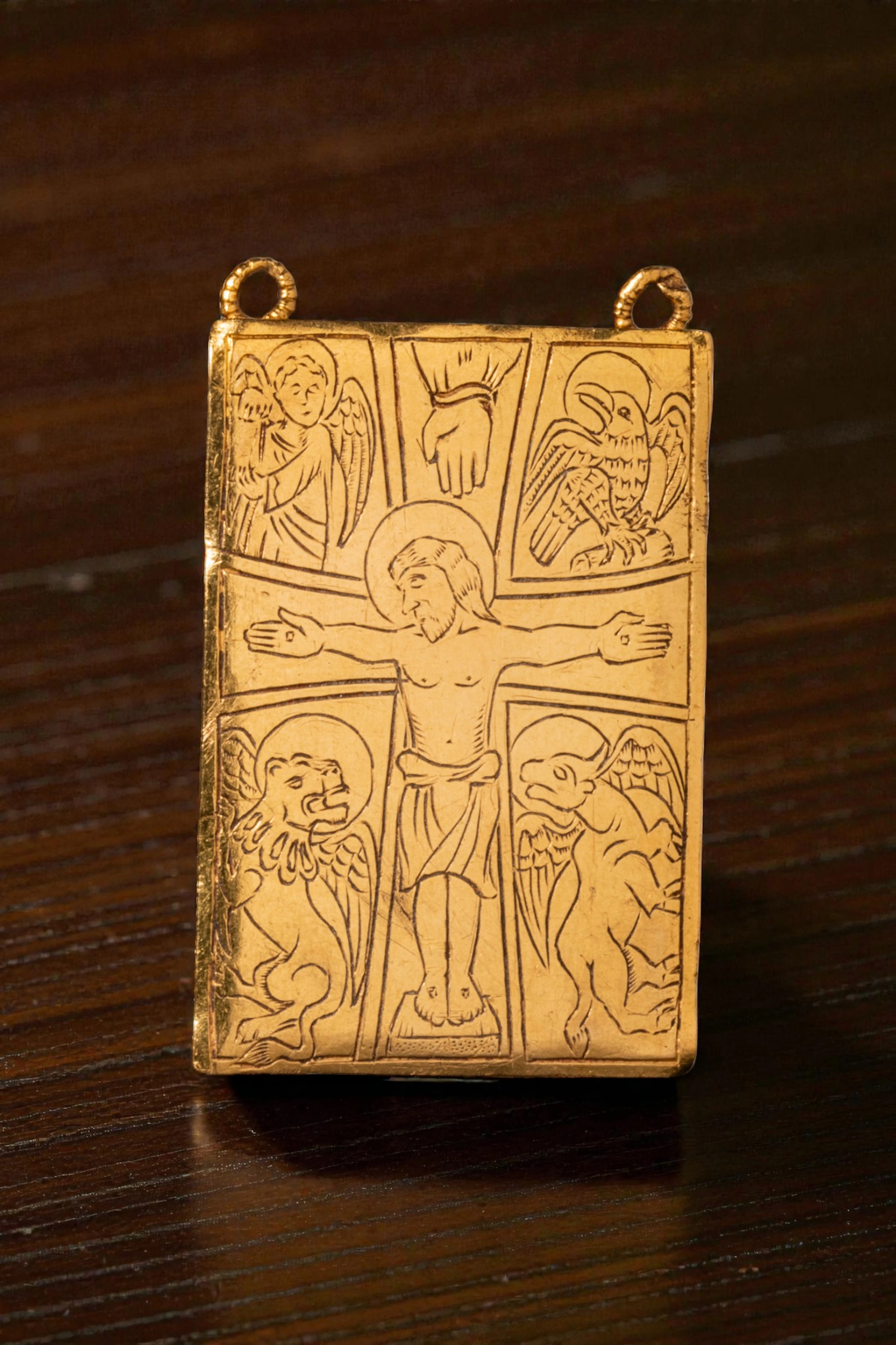 MEDIEVAL HIGH KARAT GOLD AND ROCK CRYSTAL RELIQUARY PENDANT WITH CRUCIFIXION