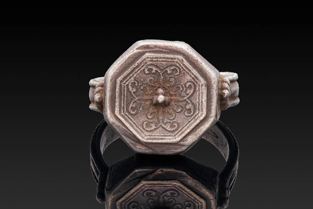 MEDIEVAL SILVER RING WITH CROSS MOTIF