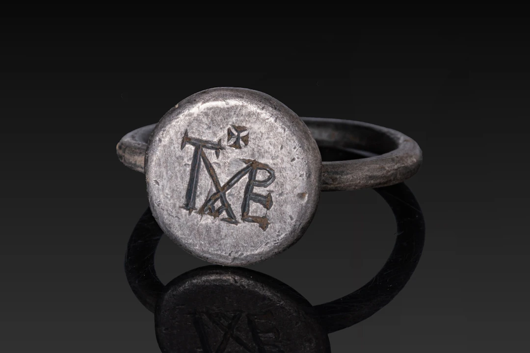 MEROVINGIAN SILVER RING WITH MONOGRAM AND A CROSS