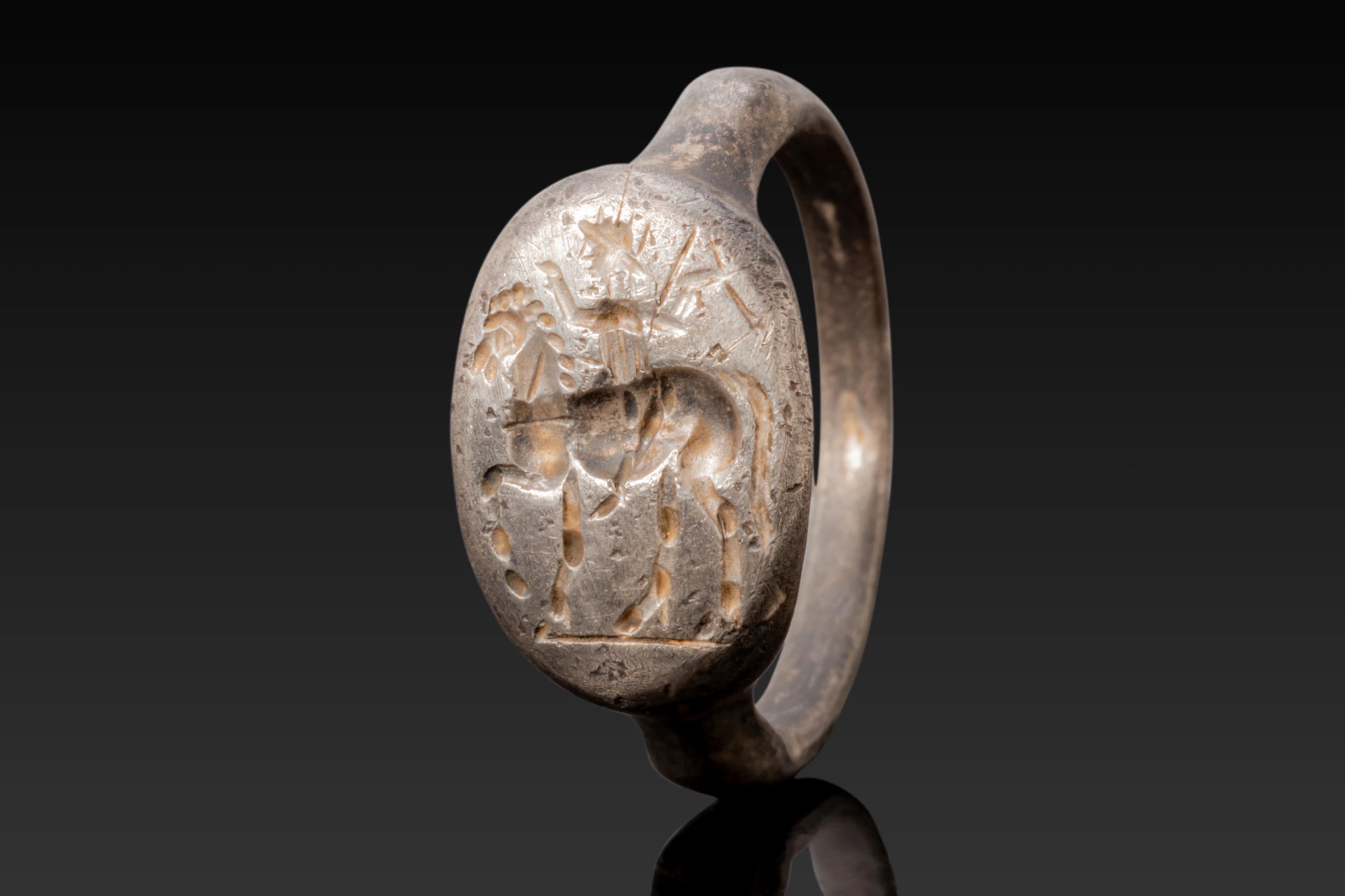 ROMAN SILVER RING WITH HORSEMAN