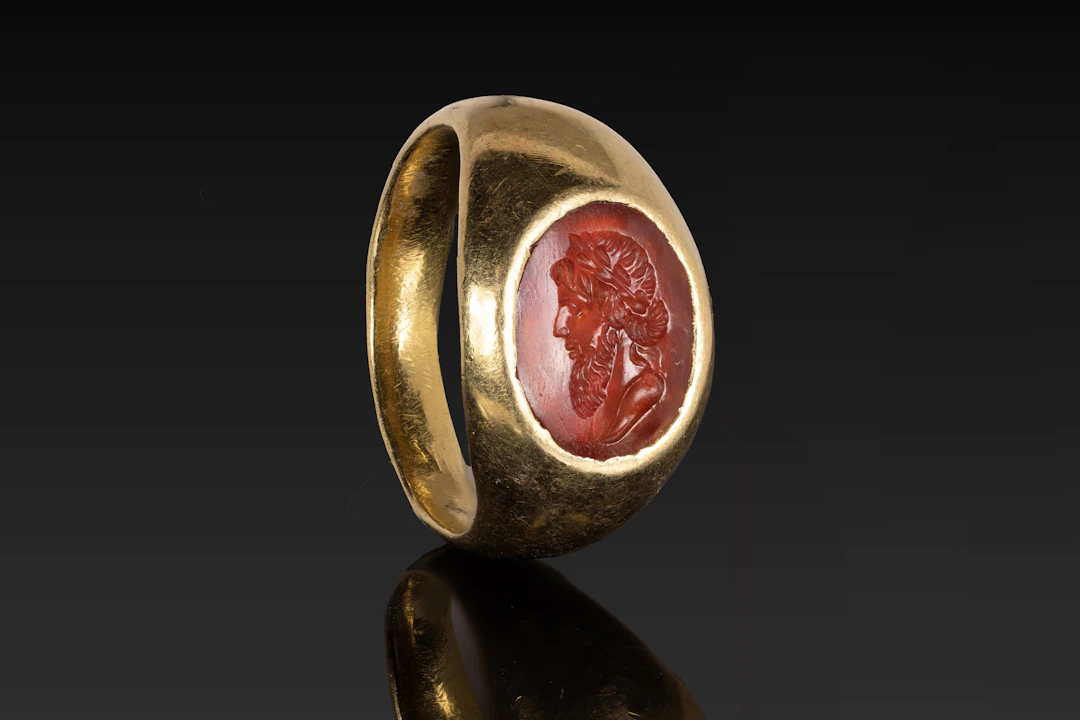 ROMAN SOLID GOLD RING WITH CARNELIAN INTAGLIO OF JUPITER