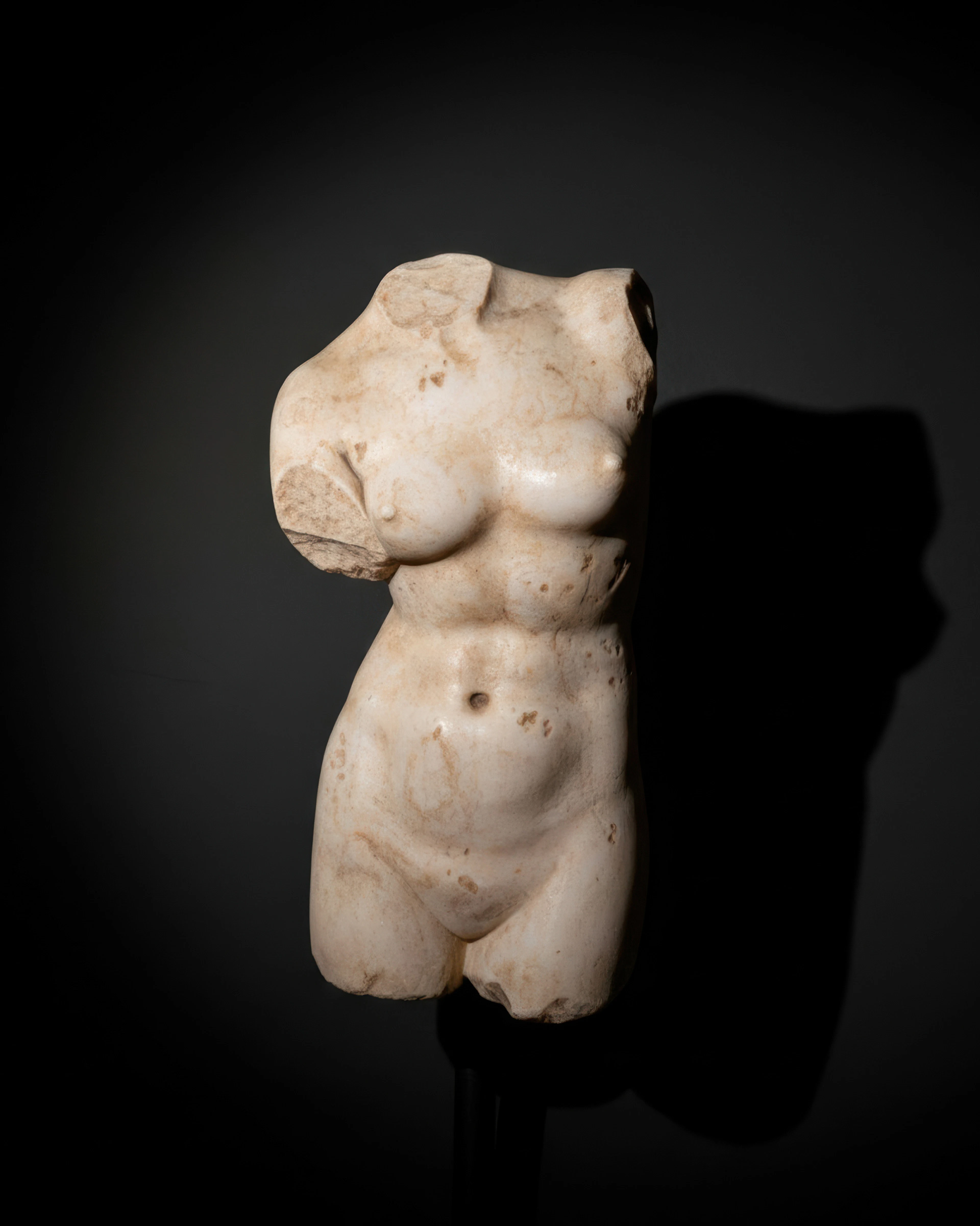 ROMAN MARBLE TORSO OF VENUS AT THE BATH