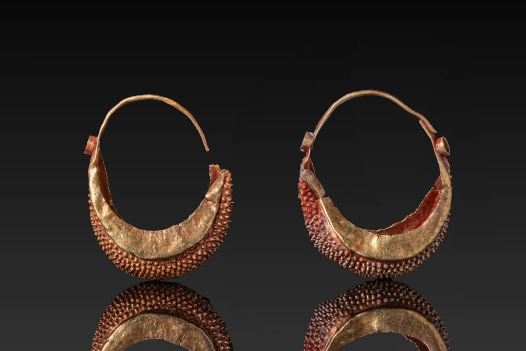 HELLENISTIC MATCHED PAIR OF HIGH KARAT GOLD BOAT-SHAPED EARRINGS