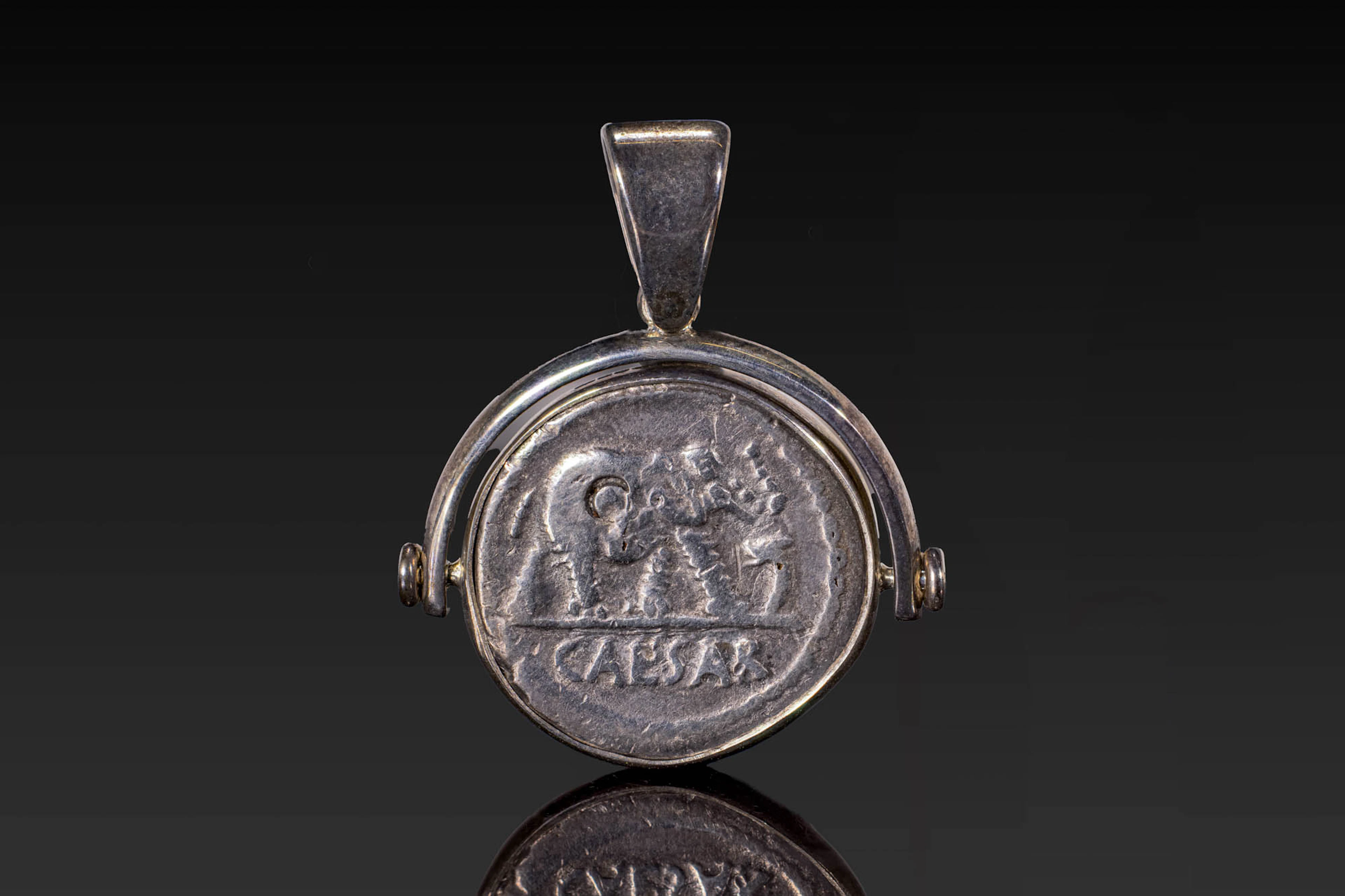 ROMAN SILVER DENARIUS OF JULIUS CAESAR IN SILVER PENDANT