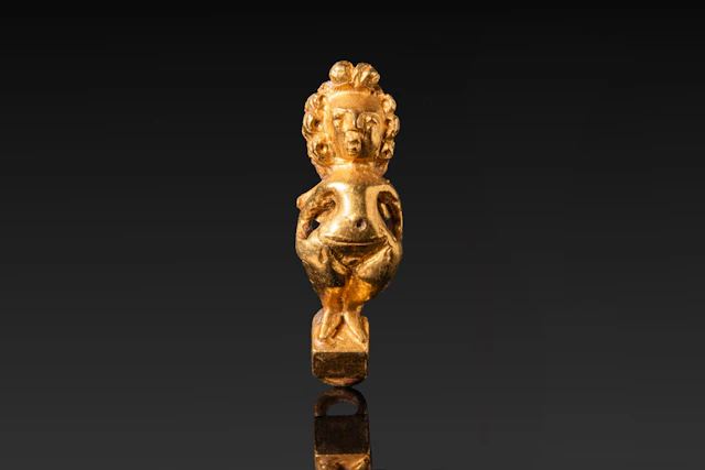 GREEK GOLD EARRING WITH EROS