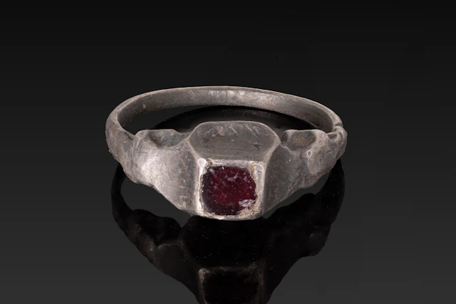 MEDIEVAL SILVER RING WITH RED GARNET