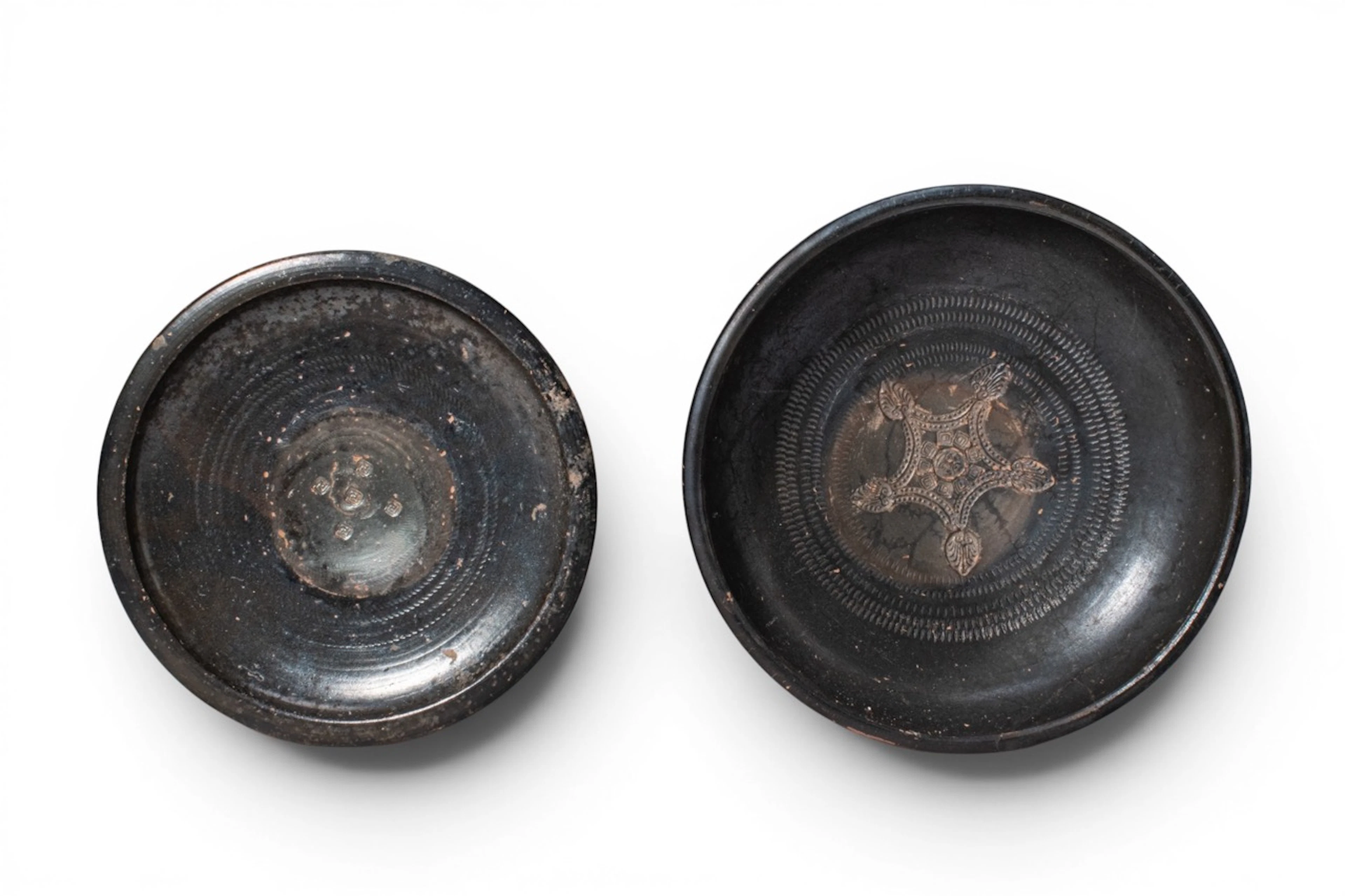 PAIR OF BLACK-GLAZED BOWLS WITH STAMPED DECORATION