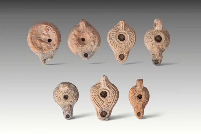 COLLECTION OF ROMAN TERRACOTTA OIL LAMPS