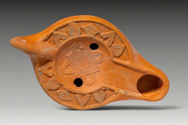 LATE ROMAN TERRACOTTA OIL LAMP WITH GEOMETRIC MOTIF