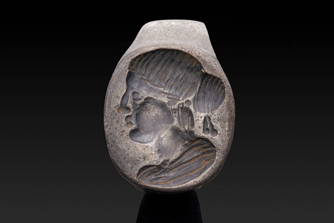 ROMAN SILVER RING WITH BUST OF A YOUNG WOMAN