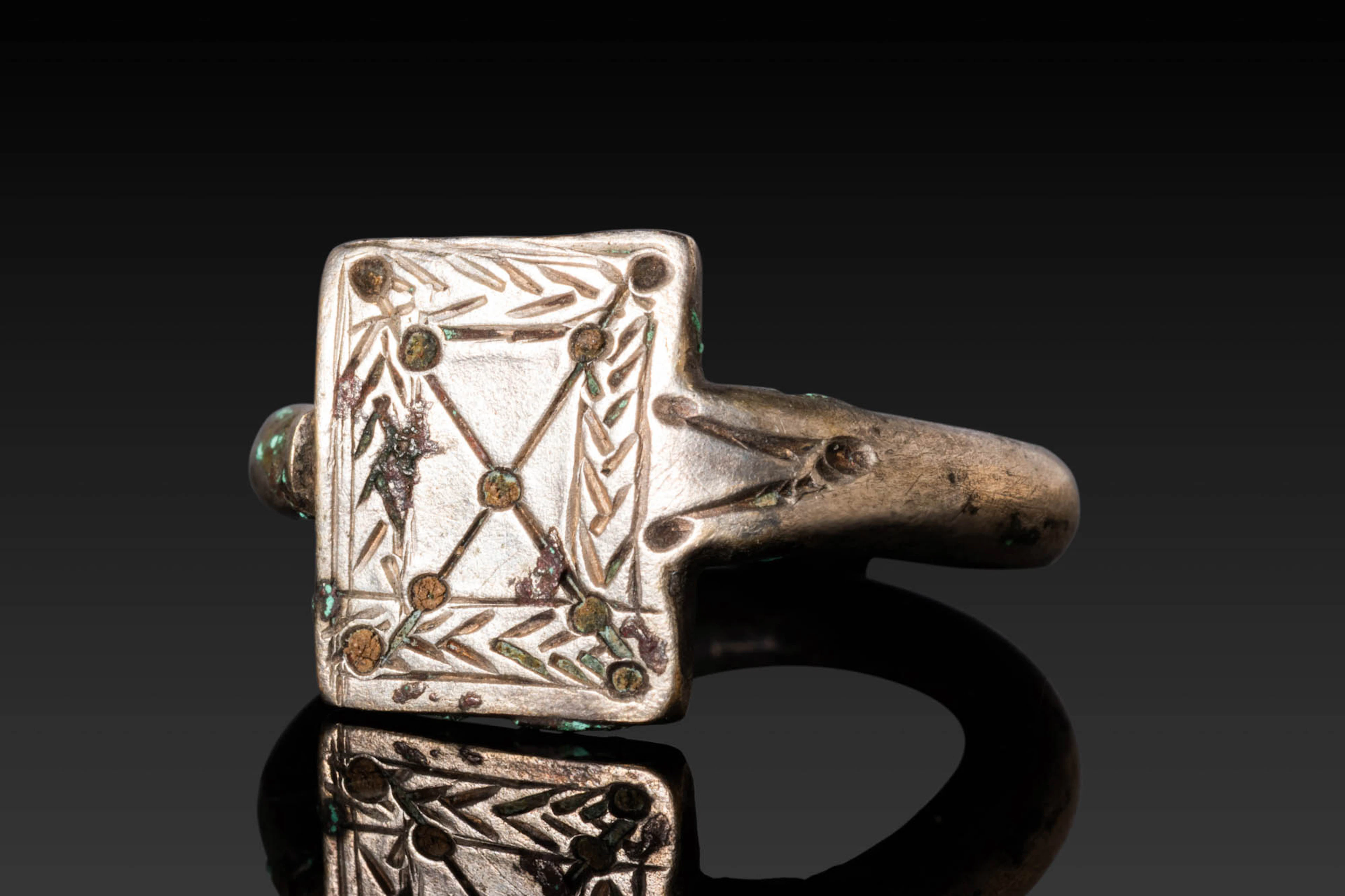 LATE ROMAN / BYZANTINE SILVER RING WITH MONOGRAM