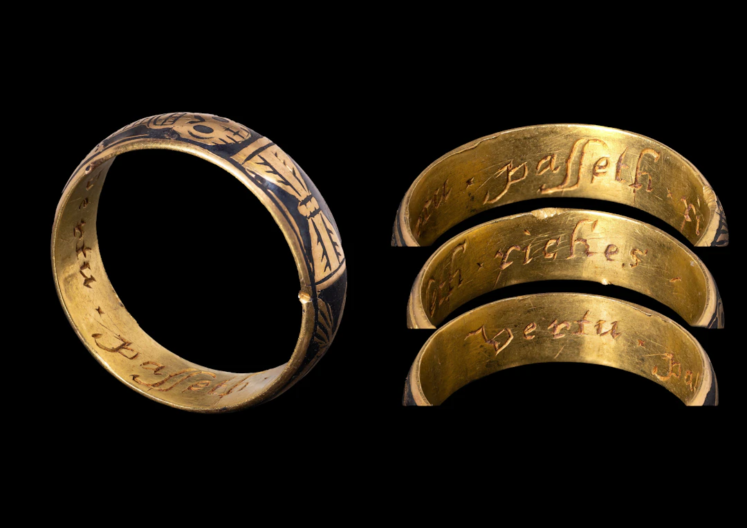 GEORGIAN GOLD AND BLACK ENAMEL MEMENTO MORI RING