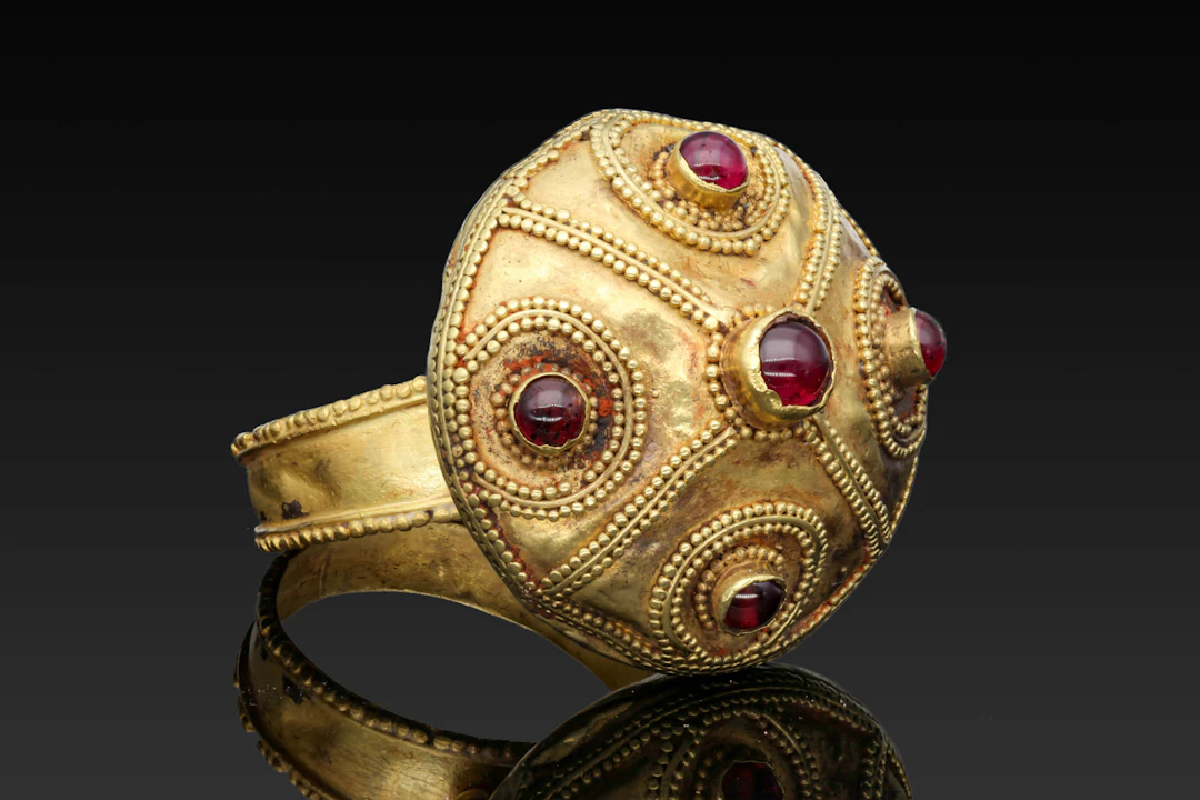 RARE BYZANTINE GOLD DOMED RING WITH FIVE GARNET CABOCHONS