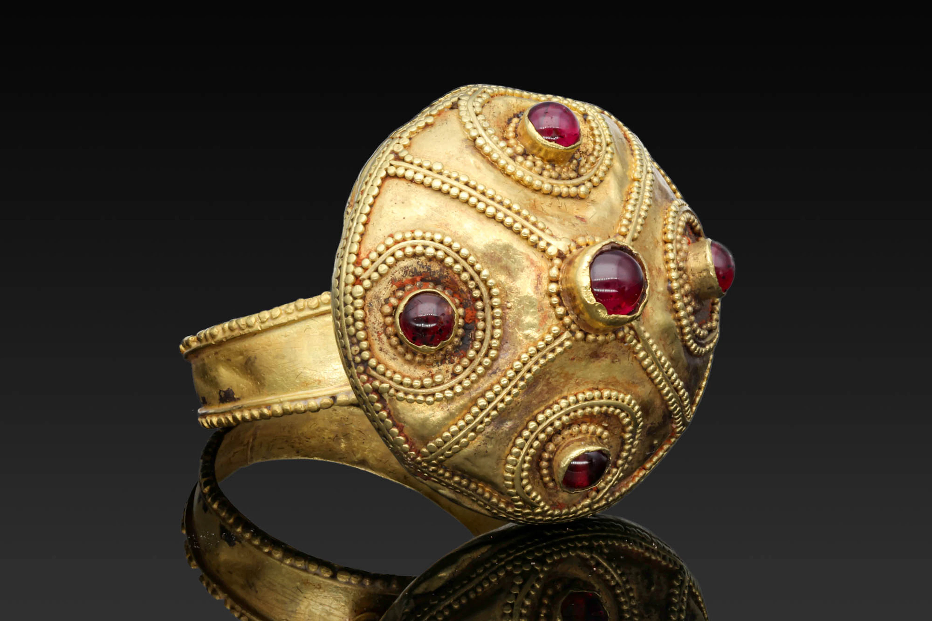 RARE BYZANTINE GOLD DOMED RING WITH FIVE GARNET CABOCHONS