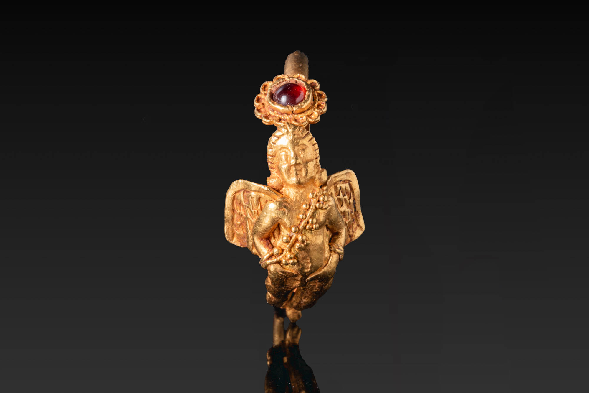 HELLENISTIC GOLD EARRING WITH EROS AND GARNET