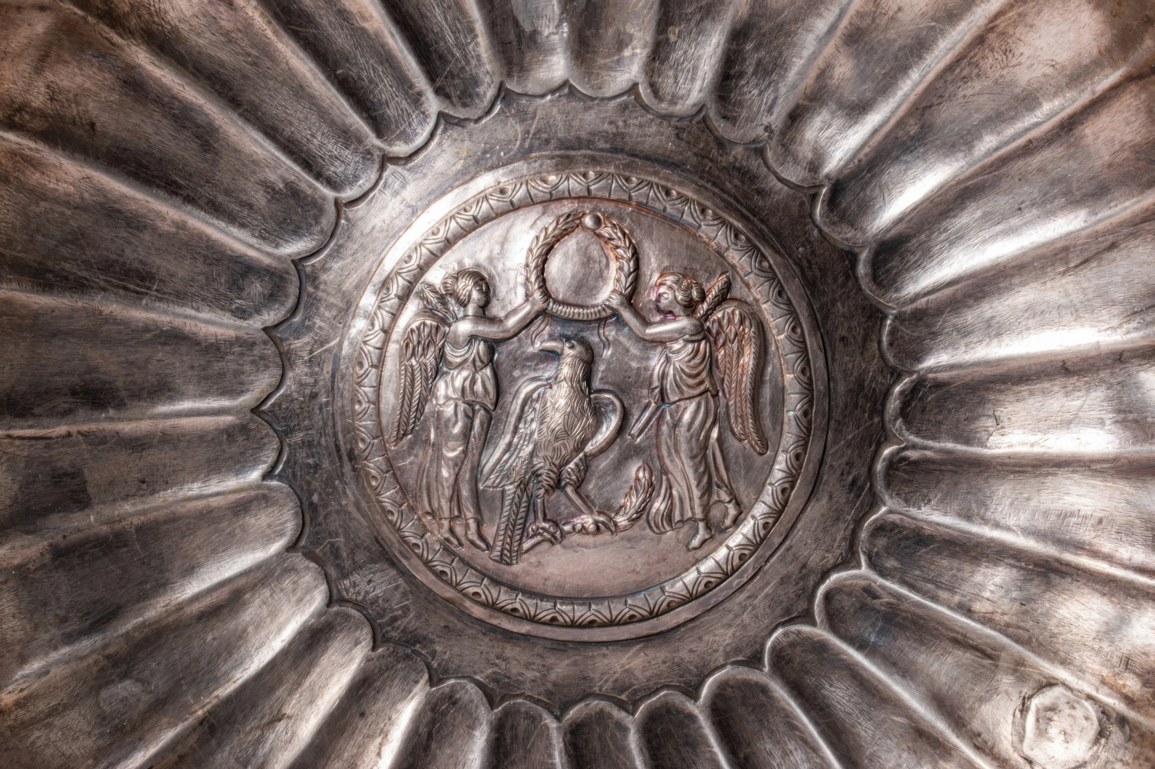 ROMAN SILVER BOWL WITH VICTORY FIGURES CROWNING AN EAGLE