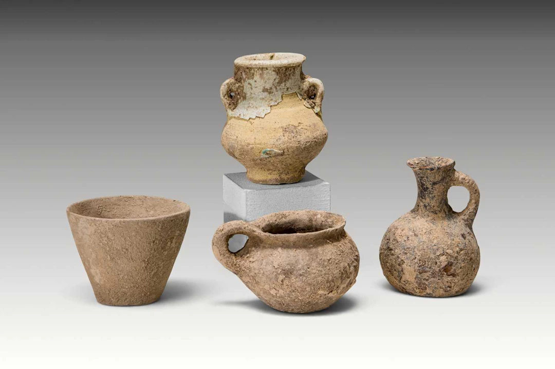 GROUP OF FOUR CYPRIOT POTTERY VESSELS