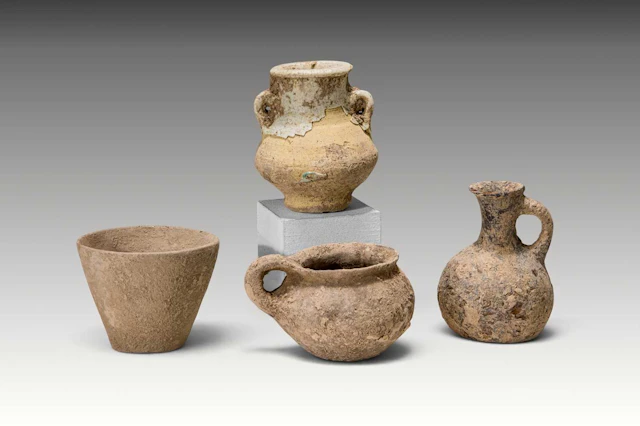 GROUP OF FOUR CYPRIOT POTTERY VESSELS