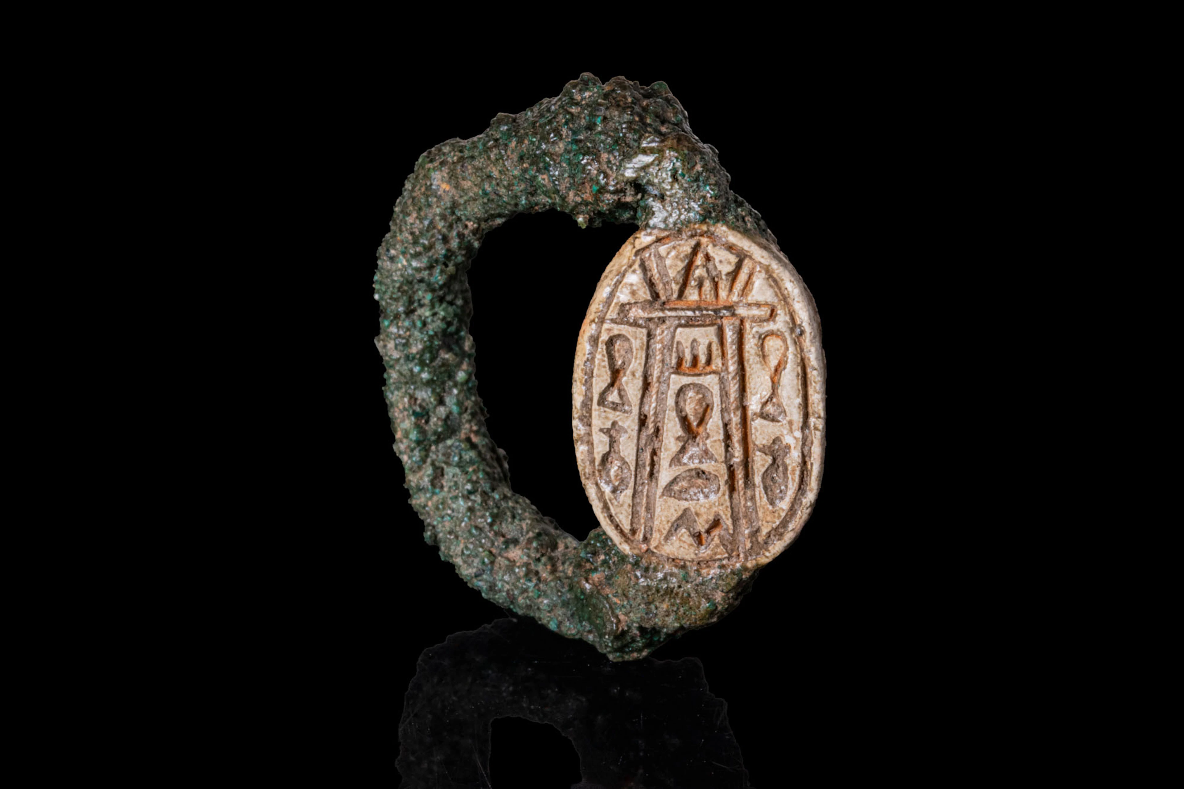 EGYPTIAN BRONZE RING WITH STEATITE SCARAB
