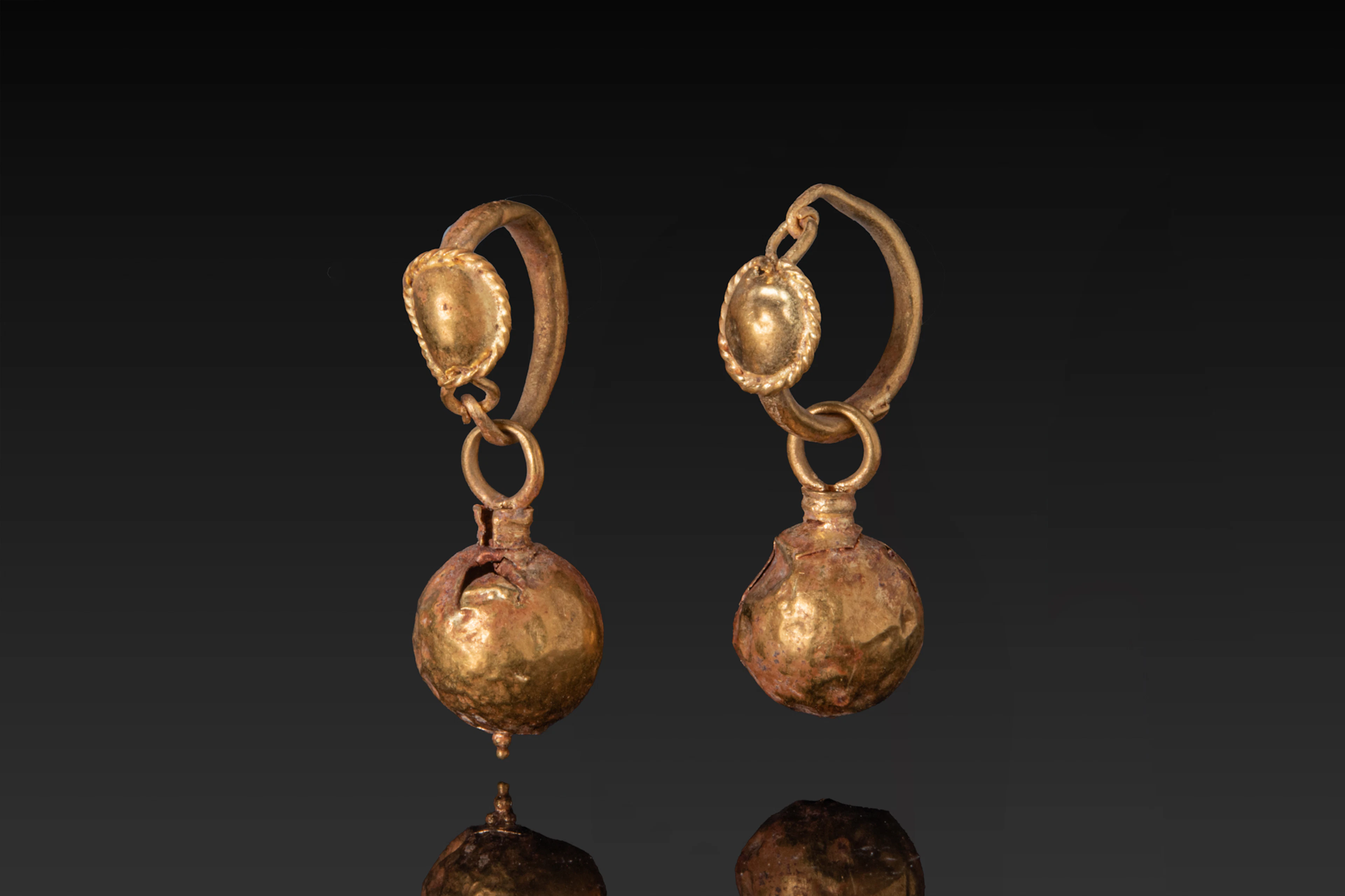 MATCHED PAIR OF ROMAN GOLD EARRINGS