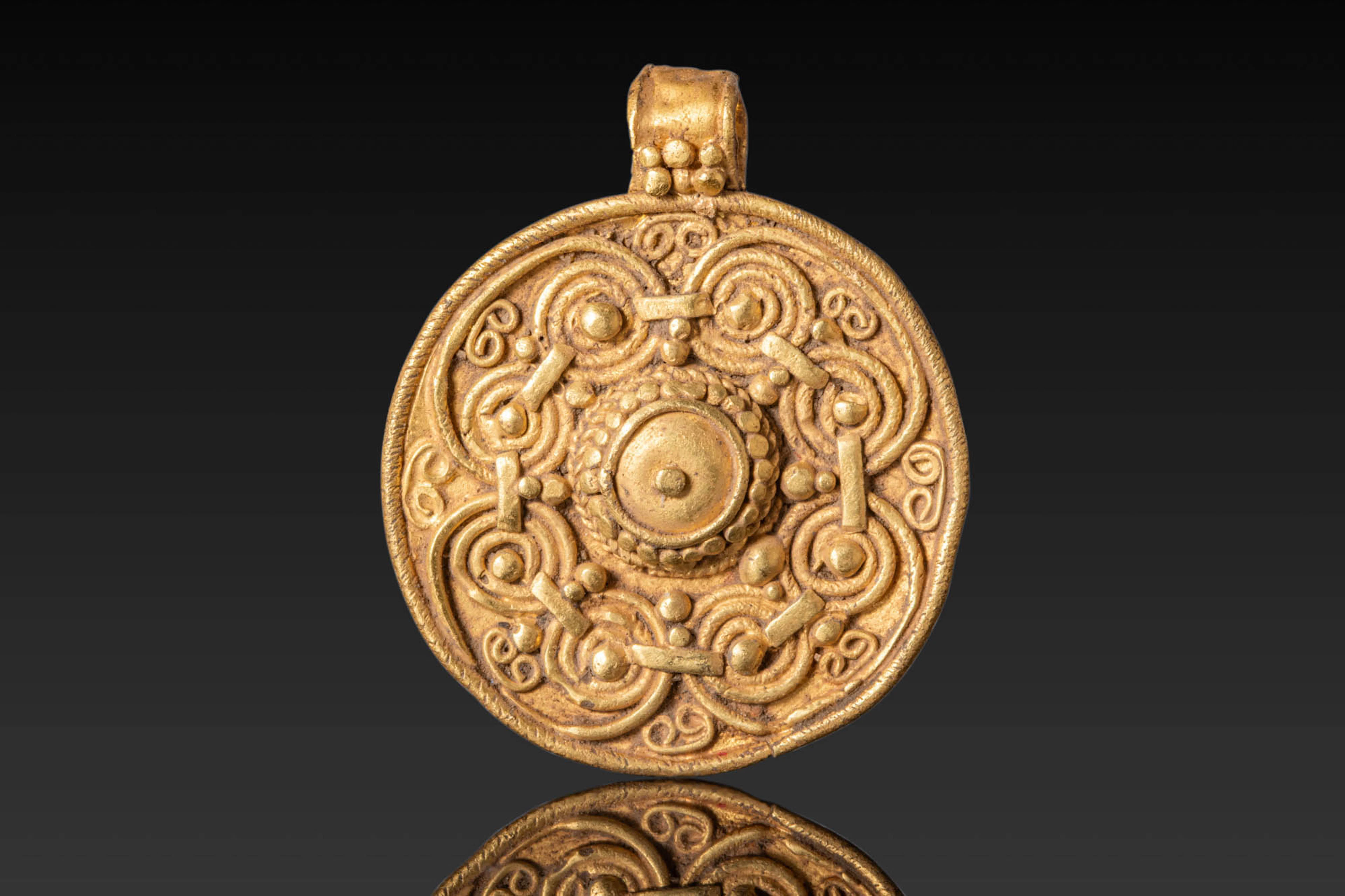VIKING SOLID HIGH KARAT GOLD MEDALLION WITH CENTRAL UMBO