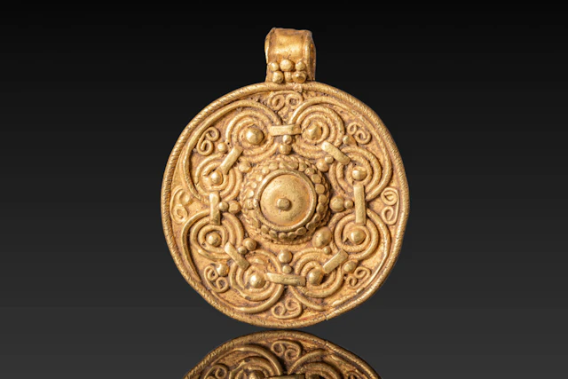 VIKING SOLID HIGH KARAT GOLD MEDALLION WITH CENTRAL UMBO