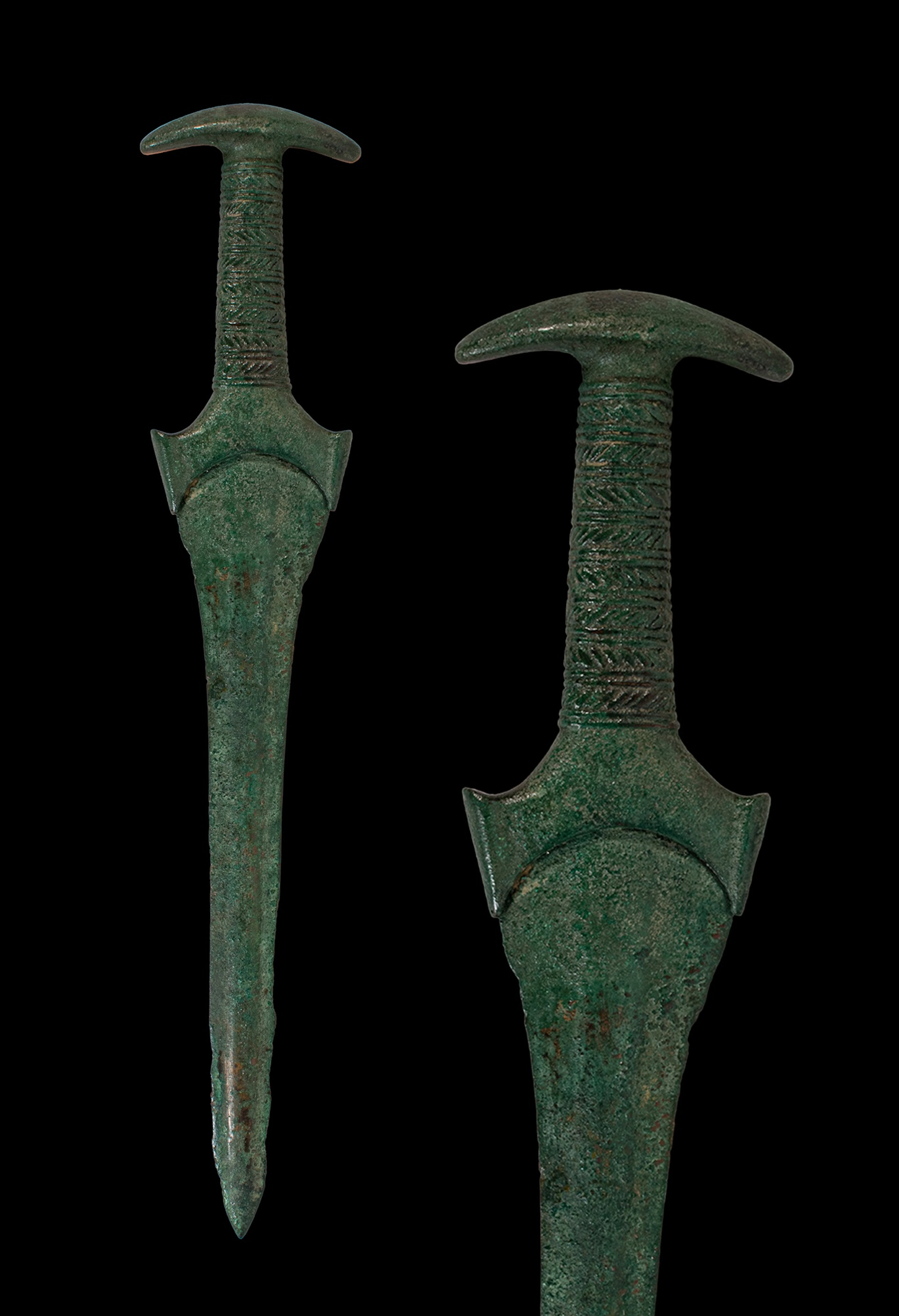 EARLY GREEK BRONZE DAGGER WITH LUNAR POMMEL