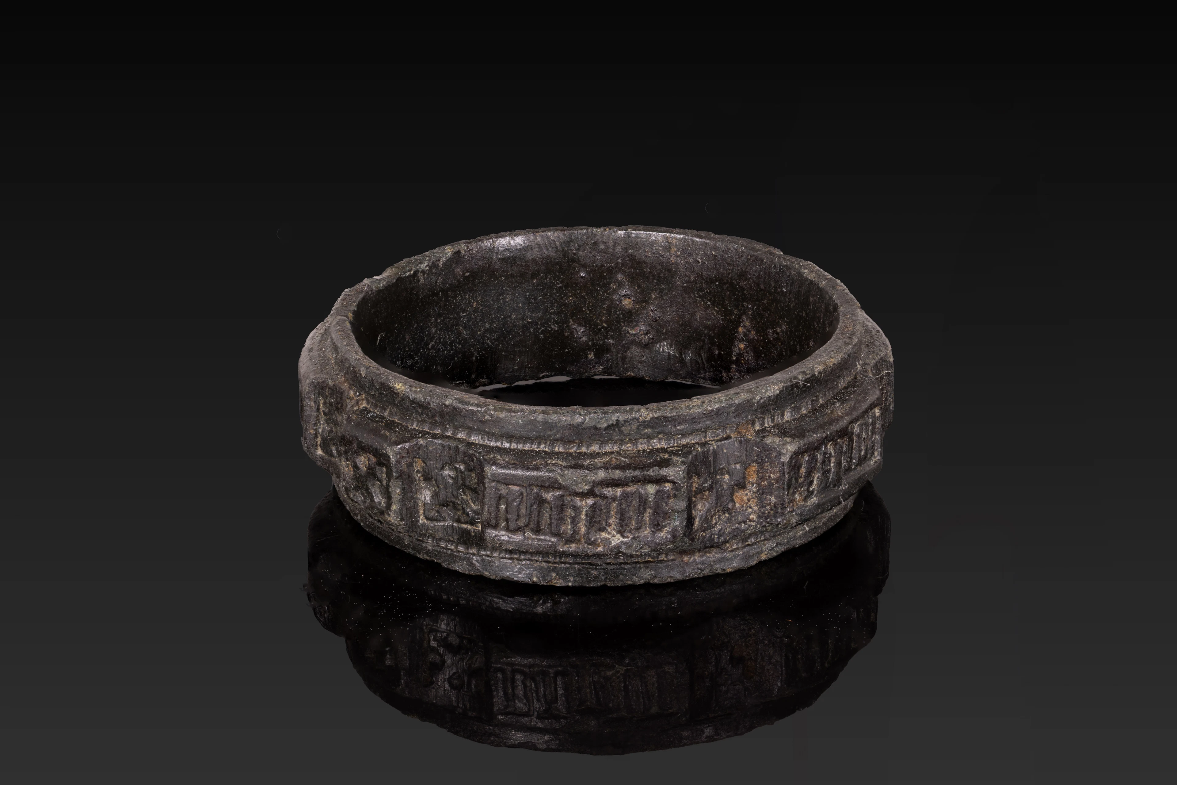 MEDIEVAL BRONZE RING WITH PSEUDO-INSCRIPTION