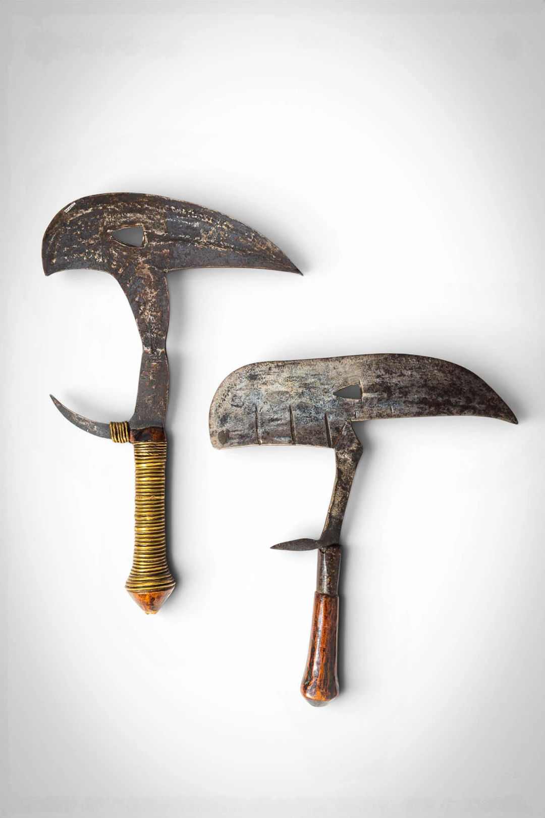 TWO THROWING KNIVES, KOTA OR FANG