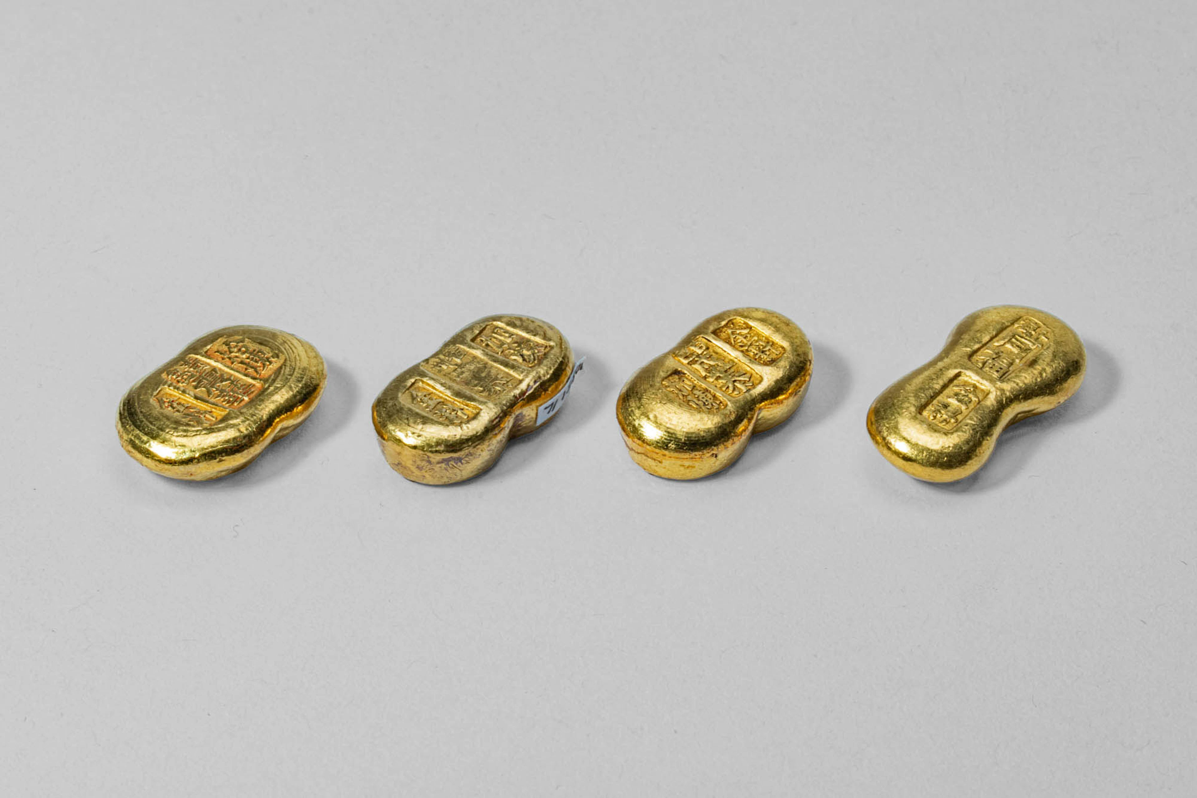 GROUP OF FOUR CHINESE GOLD PEANUT INGOTS, 125.2 GRAMS
