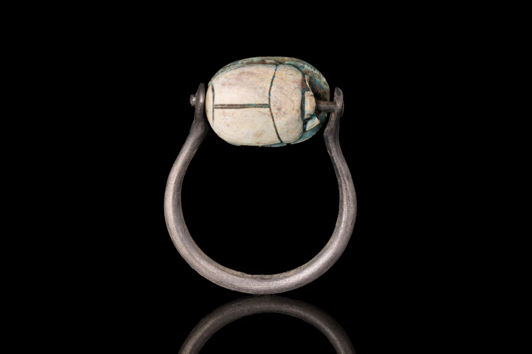 EGYPTIAN GLAZED STEATITE SCARAB WITH VEGETAL MOTIF IN SILVER RING