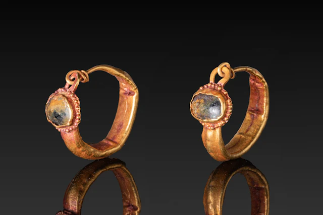MATCHED PAIR OF ROMAN HIGH KARAT GOLD HOOP EARRINGS WITH CABOCHONS