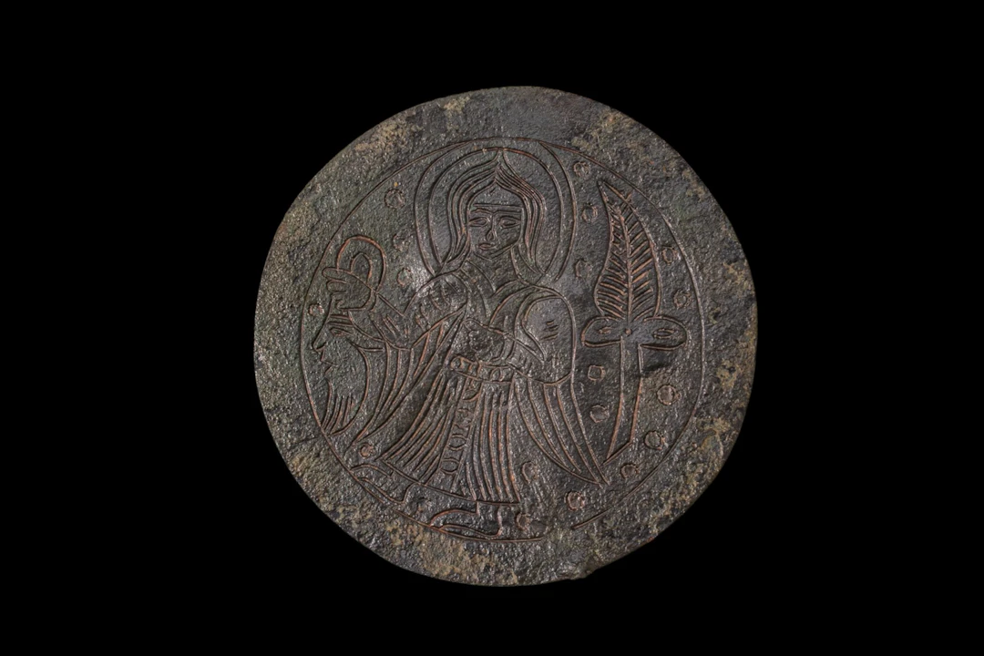 RARE BYZANTINE BRONZE APPLIQUÉ WITH AN ANGEL HOLDING A MASK