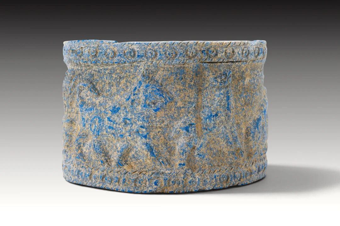 MESOPOTAMIAN LAPIS LAZULI PYXIS WITH ANIMALS AND TREES