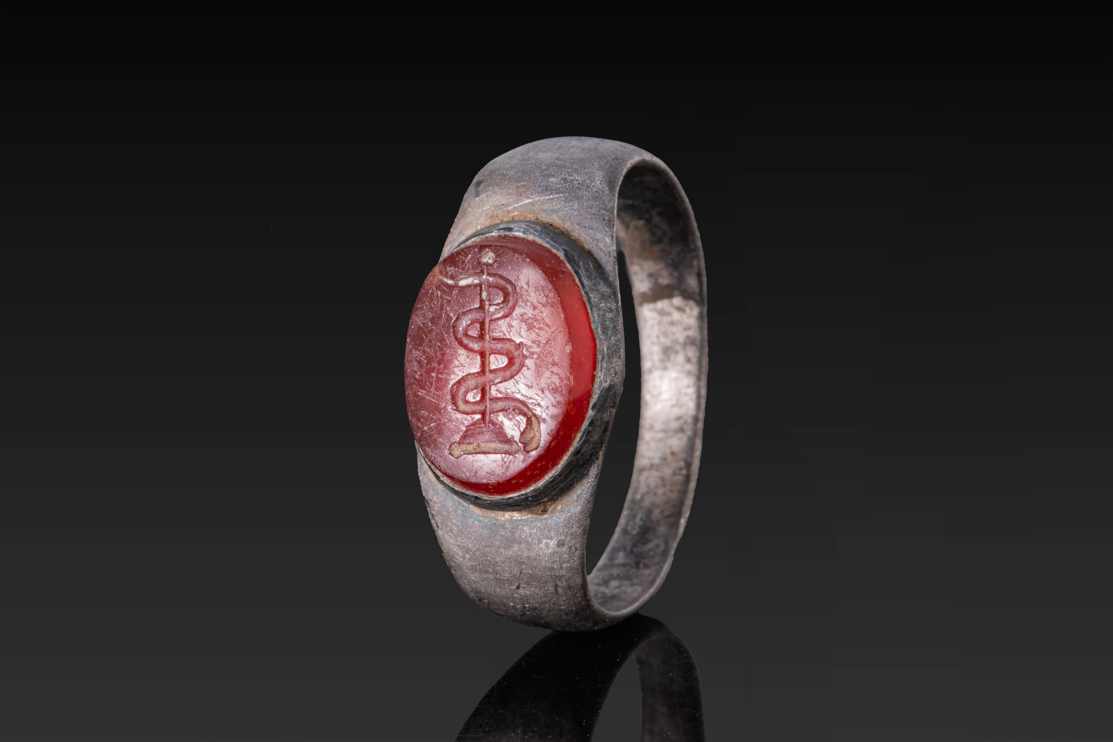 ROMAN CARNELIAN INTAGLIO OF THE ROD OF ASCLEPIUS IN SILVER RING