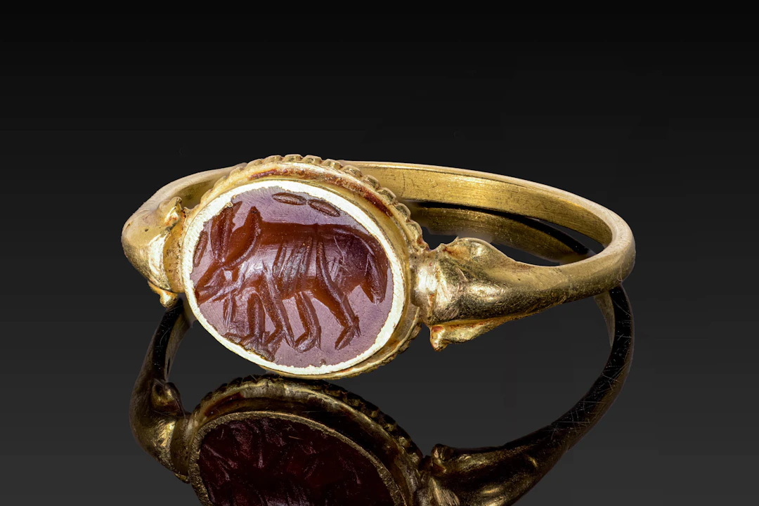 MEDIEVAL GOLD RING WITH RED CARNELIAN INTAGLIO OF A QUADRUPED