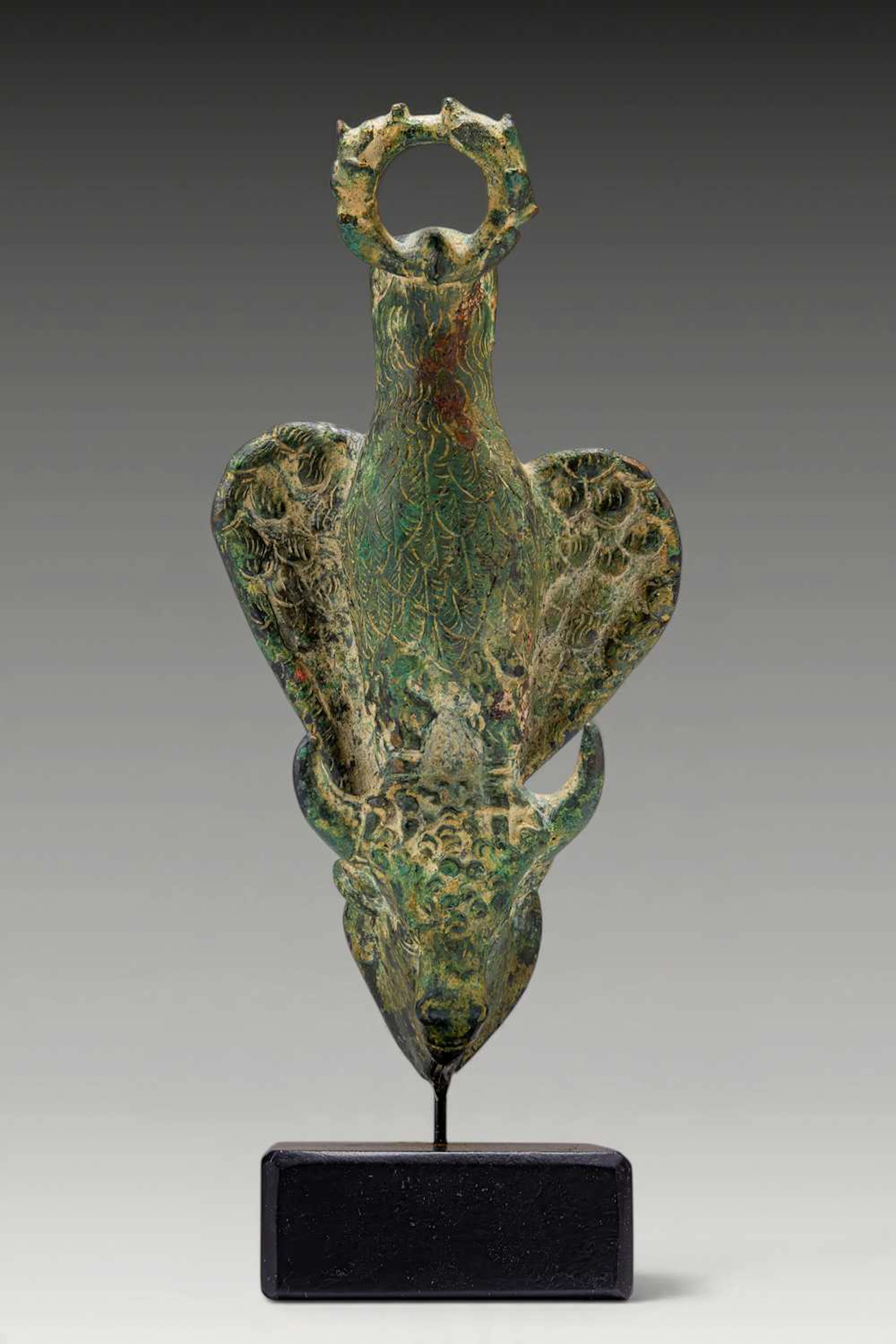 ROMAN BRONZE LEGIONARY EAGLE HOLDING A LAUREL WREATH AND GRASPING A BULL'S HEAD