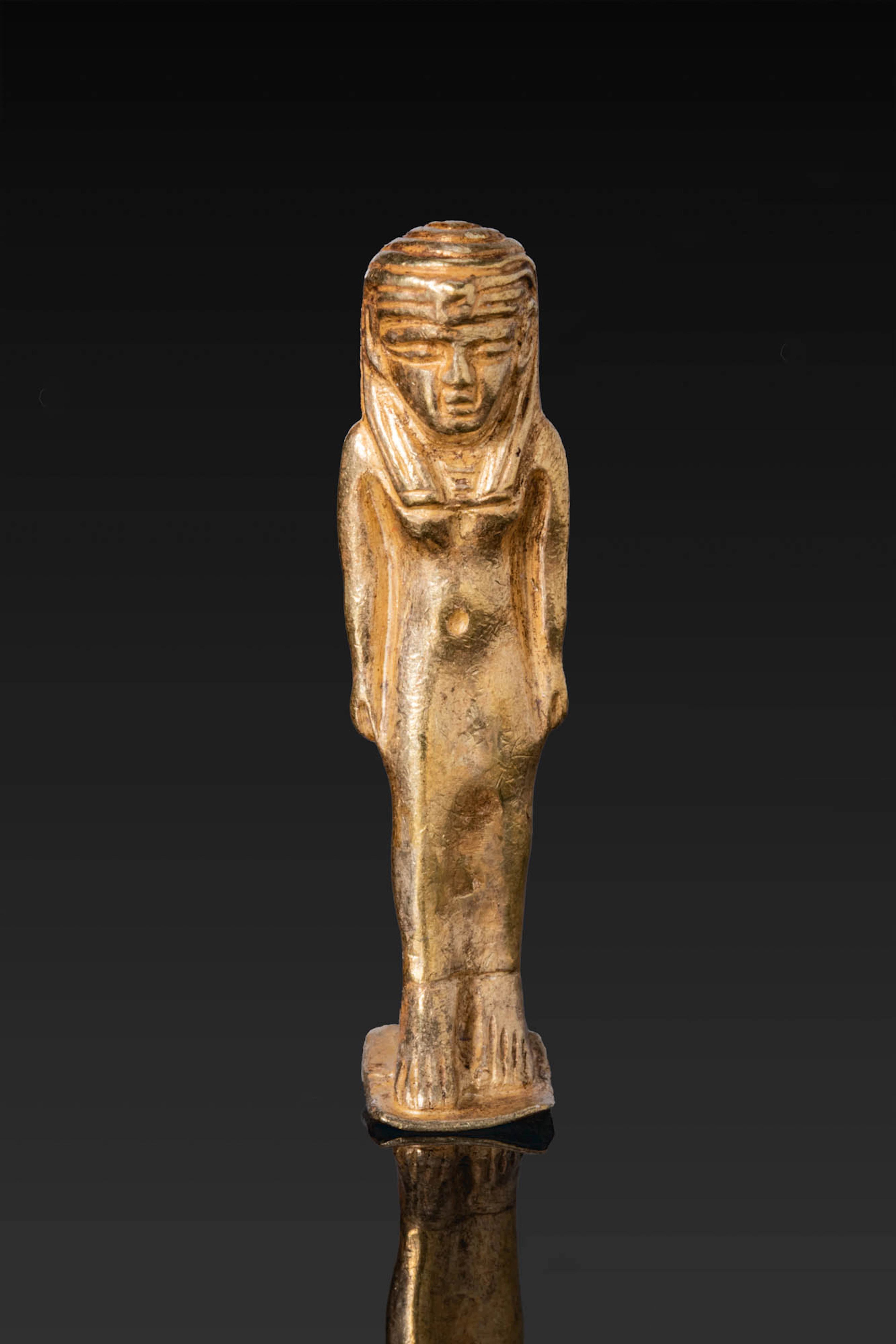 PHOENICIAN GOLD PENDANT OF ISIS/ASTARTE