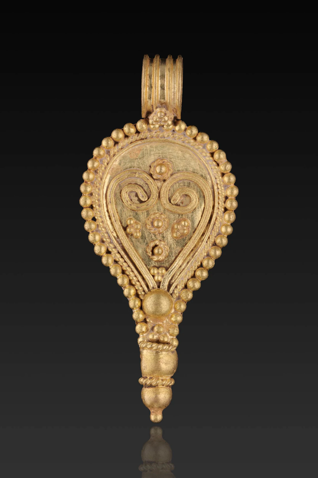 ROMAN GOLD DROP-SHAPED PENDANT